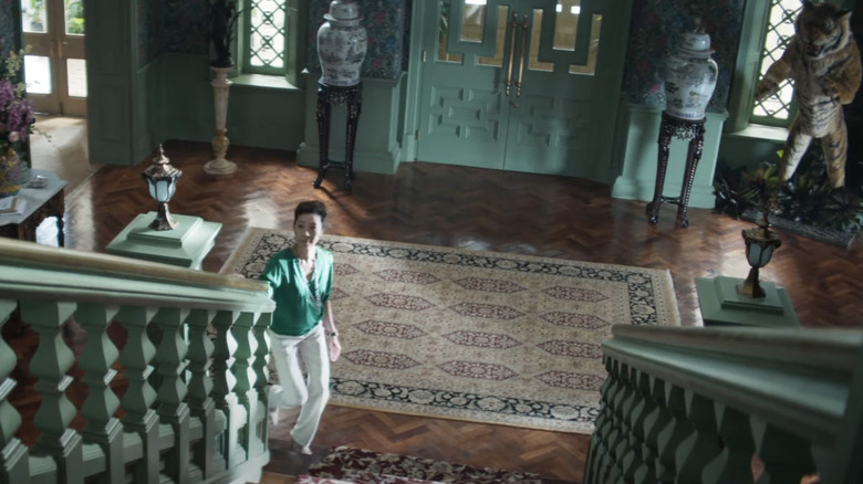 oriental rug on mansion floor