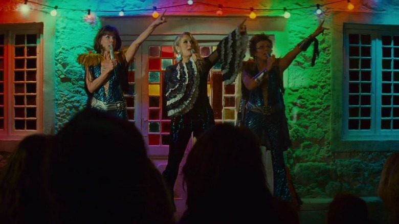 Donna and the Dynamos performing