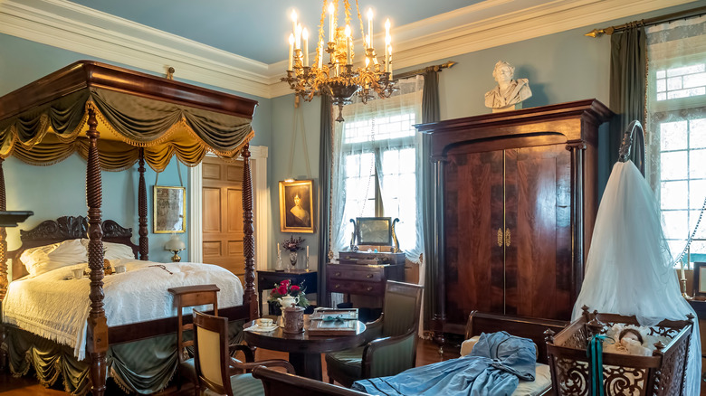 Victorian era bedroom