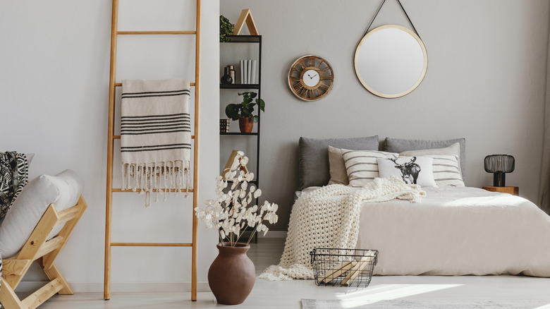 blanket ladder in bedroom