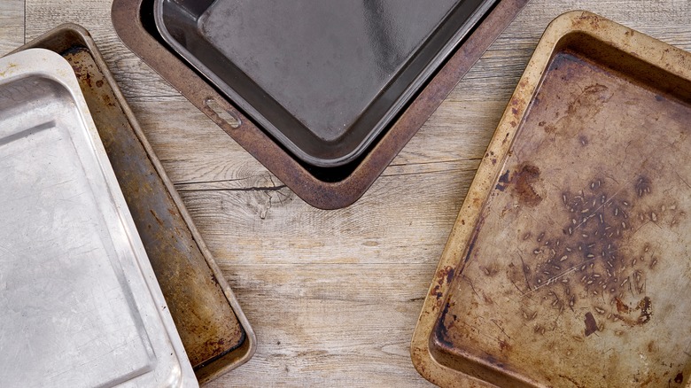 deep clean dirty baking trays