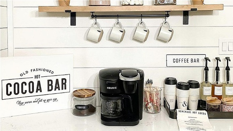 Cocoa bar with mugs