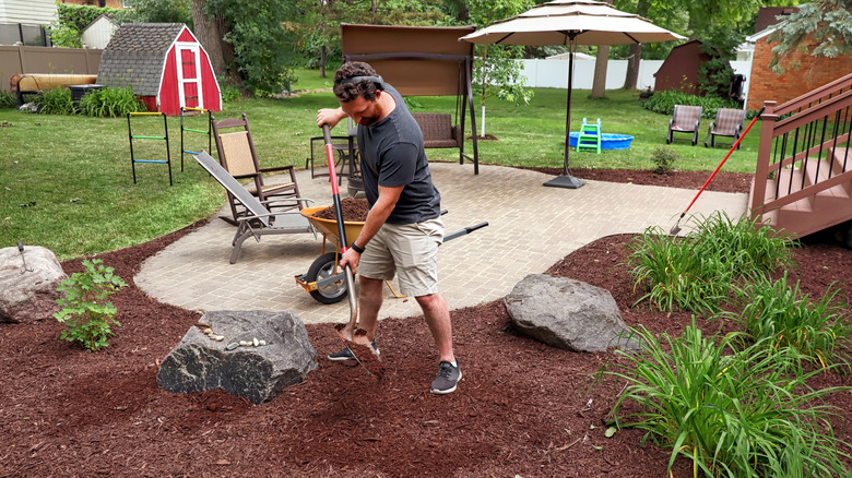 DIY  Customize Your Garden Mulch Color - Ella Claire & Co.