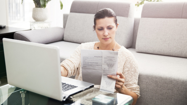 woman filing out form