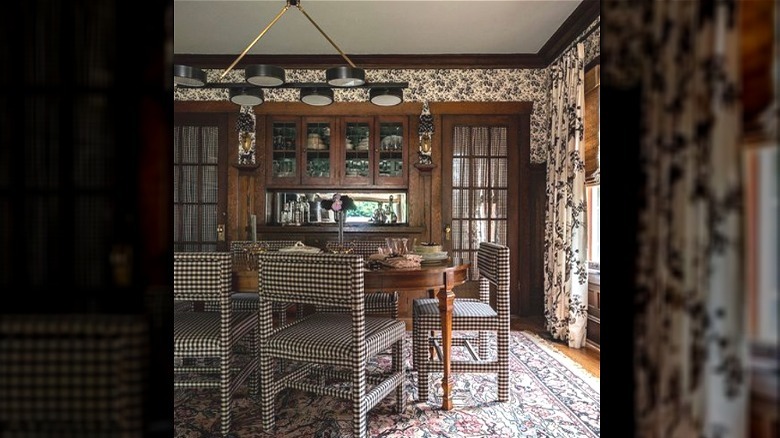 Traditional dining room with curtains