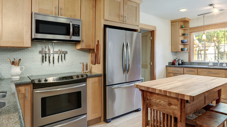 stainless steel kitchen appliances