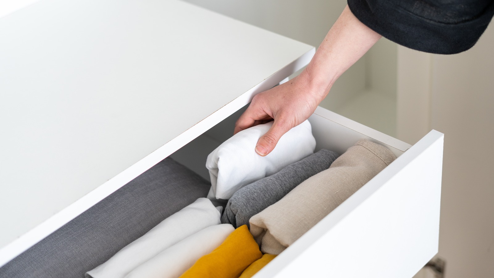 How To Fold And Store Clothes To Minimize Wrinkles