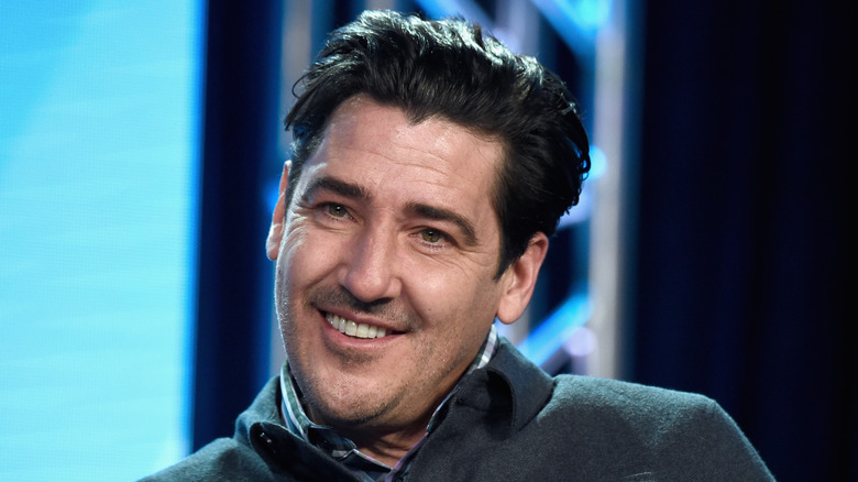 head shot of Jonathan Knight