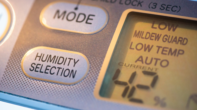 reading on a humidity gauge