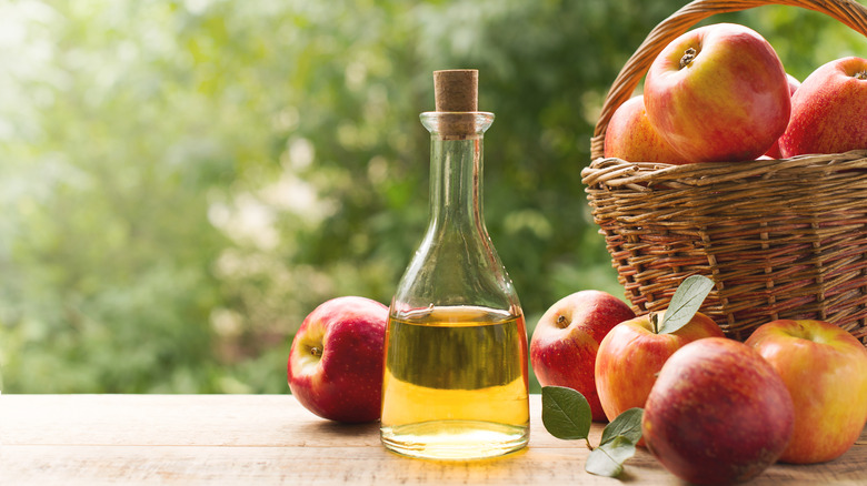 Apples and apple cider vinegar