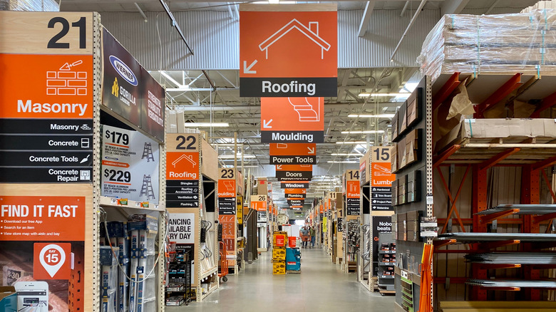 An aisle at Home Depot