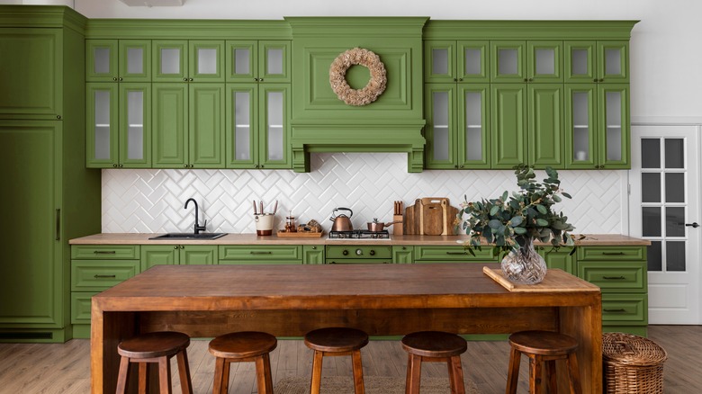 Green kitchen cabinets