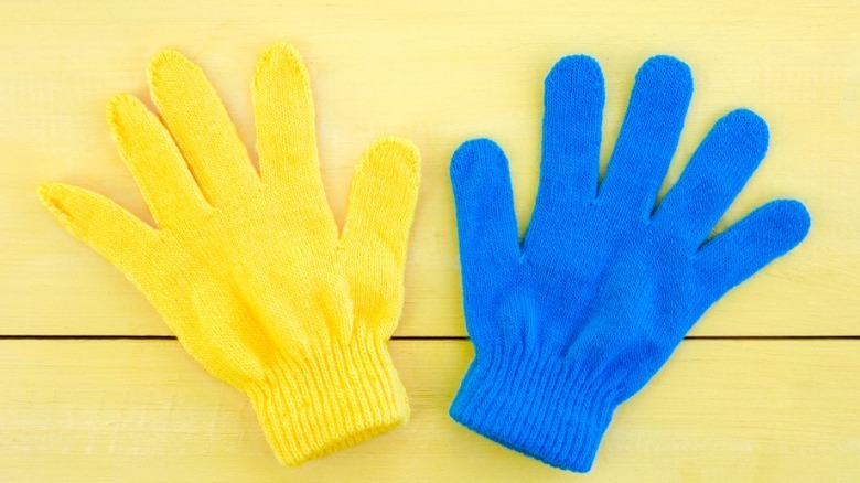 yellow glove, blue glove