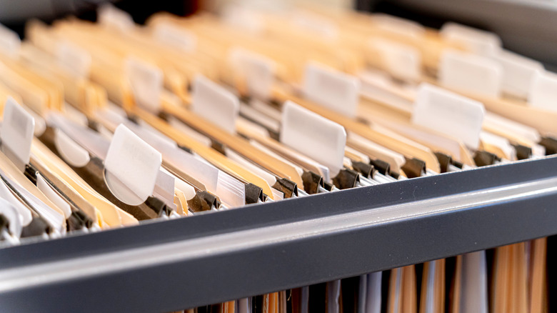 hanging files in drawer