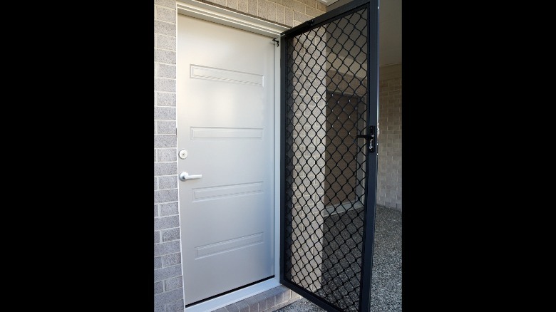 open screen door, closed front door