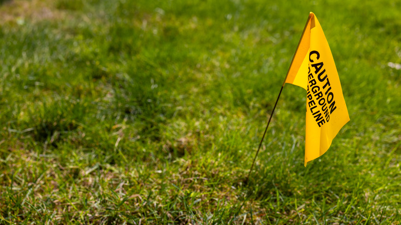 Flag on underground pipeline