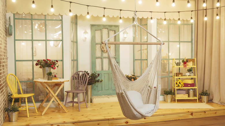 Rope porch swing