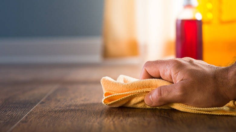 Buffing wood floor with microfiber 