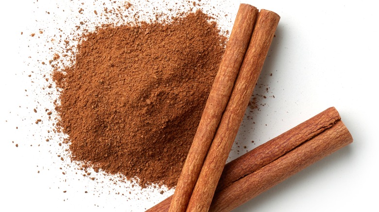 cinnamon sticks and powder