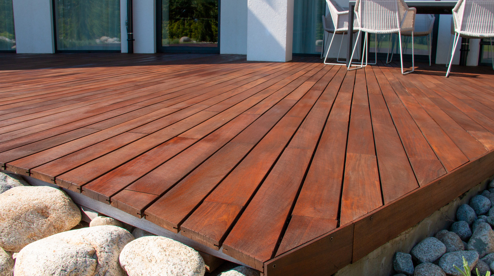 How To Clean Wooden Deck Naturally