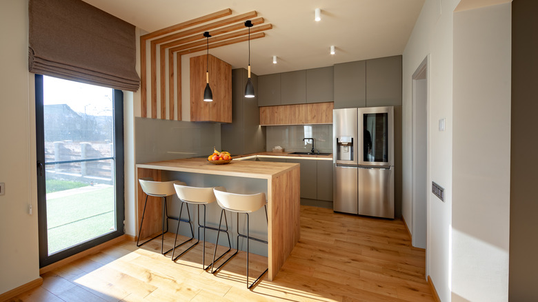 U-shaped kitchen in an apartment