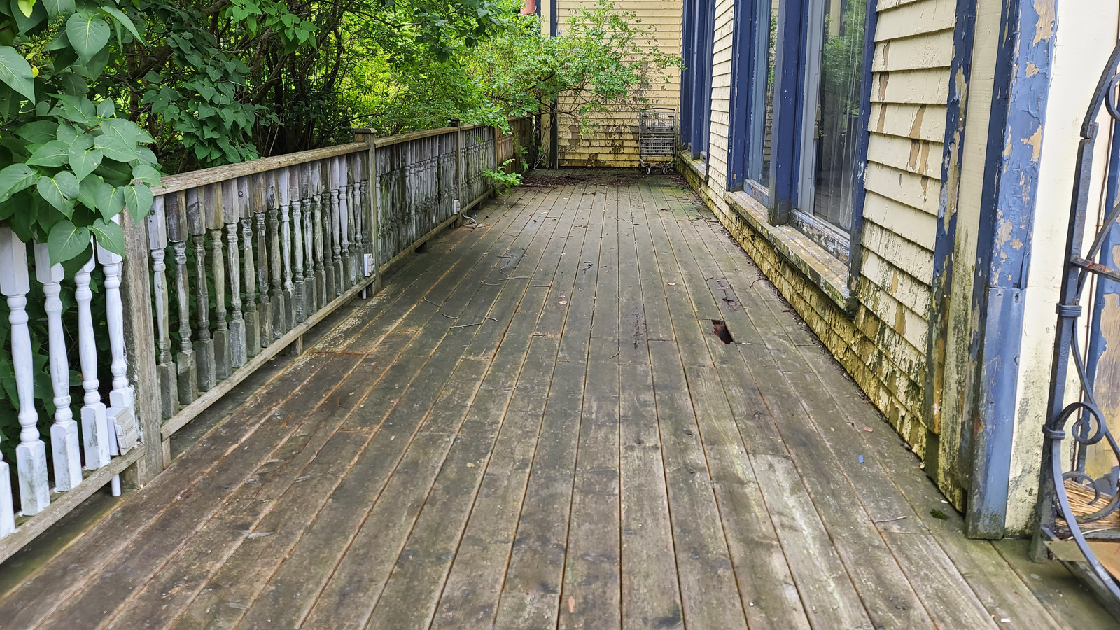 how-to-know-if-your-wood-deck-is-beyond-repair