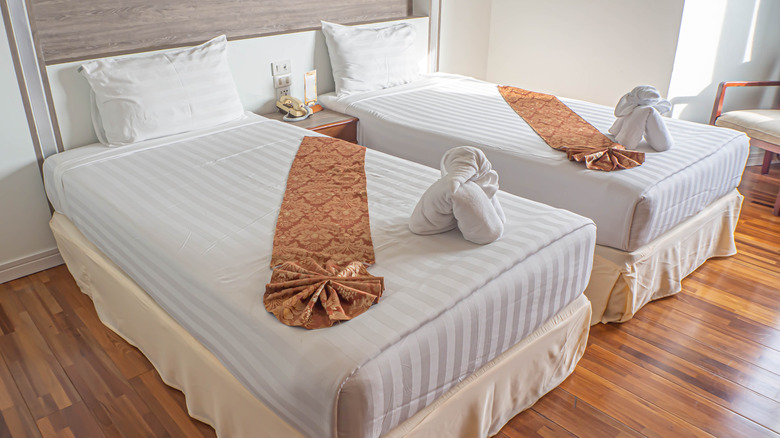 beds with bed skirt