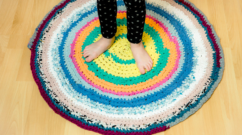 How To Make A Braided Rag Rug From Old Sheets Or T-Shirts