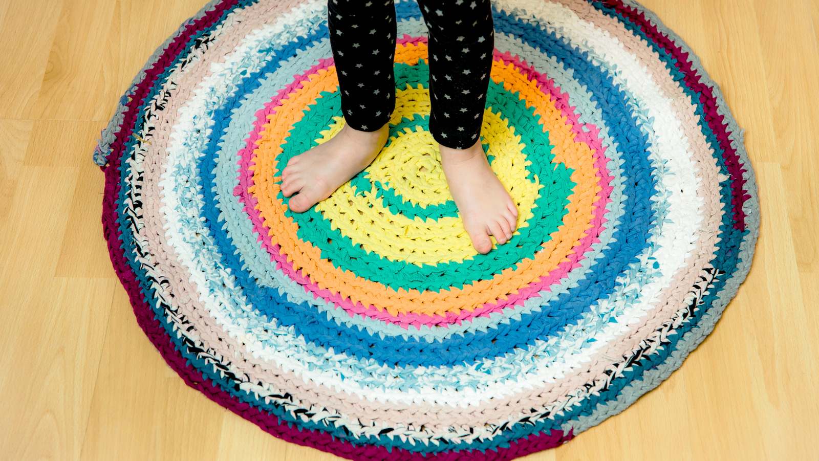 How To Make A DIY Rag Rug - Using Old Bedding