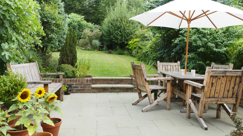 patio with umbrella 