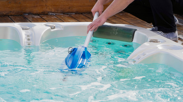 Person rinsing a tub