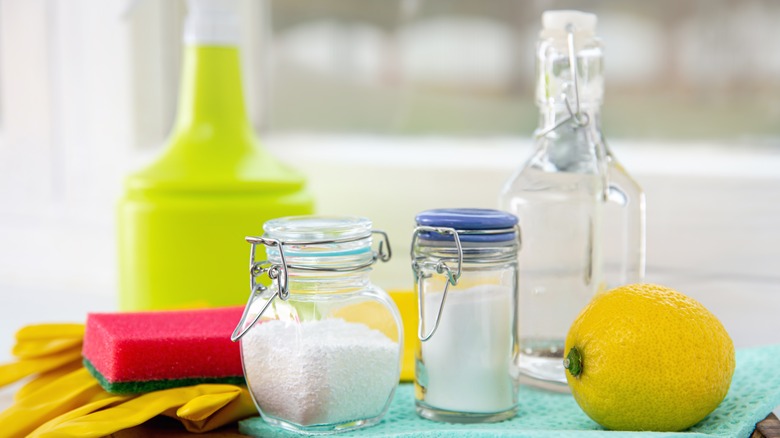 baking soda, lemon, vinegar, bottle