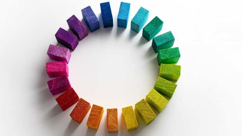 Stylized color wheel