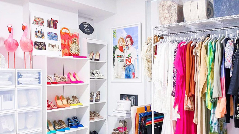 closet organized with rainbow method