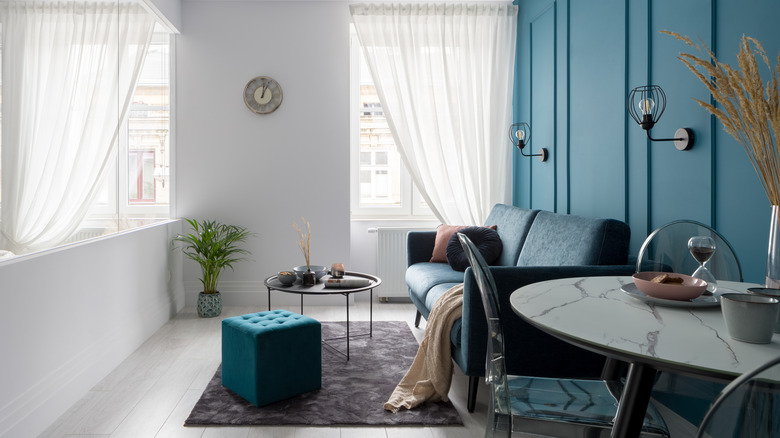 living room with teal wall and curtains 