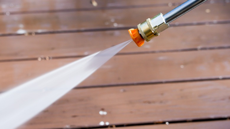 Nozzle on pressure washer