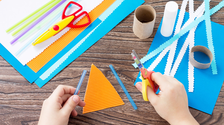 children crafts with construction paper