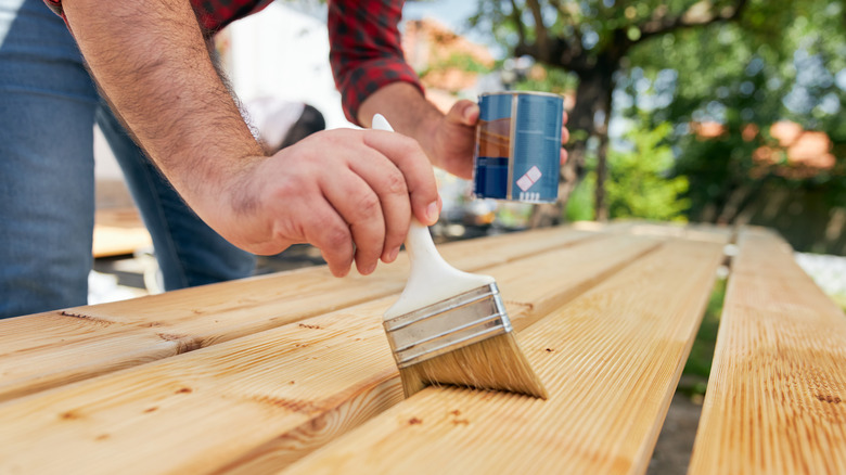 woodoworker applying oil to wood