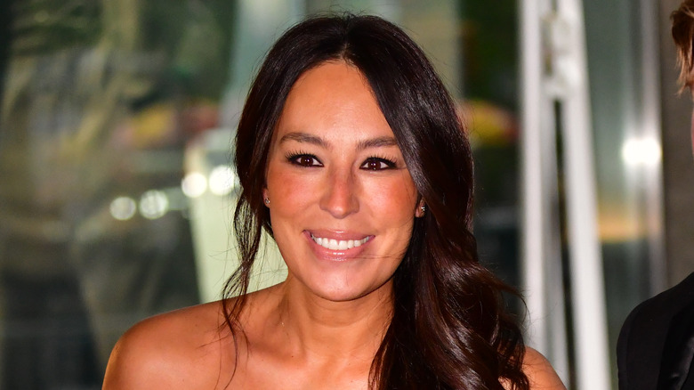 Joanna Gaines smiling on the red carpet