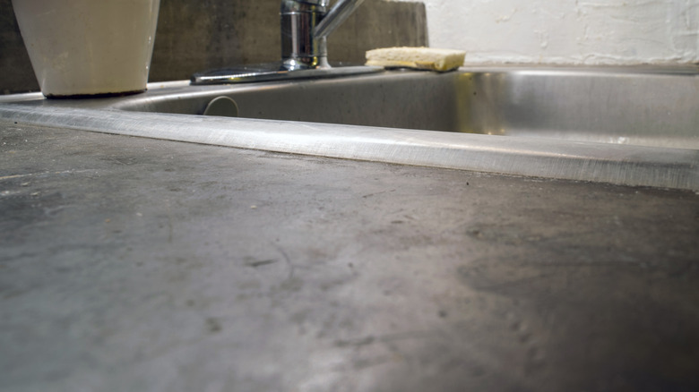 Skim coating countertop with concrete