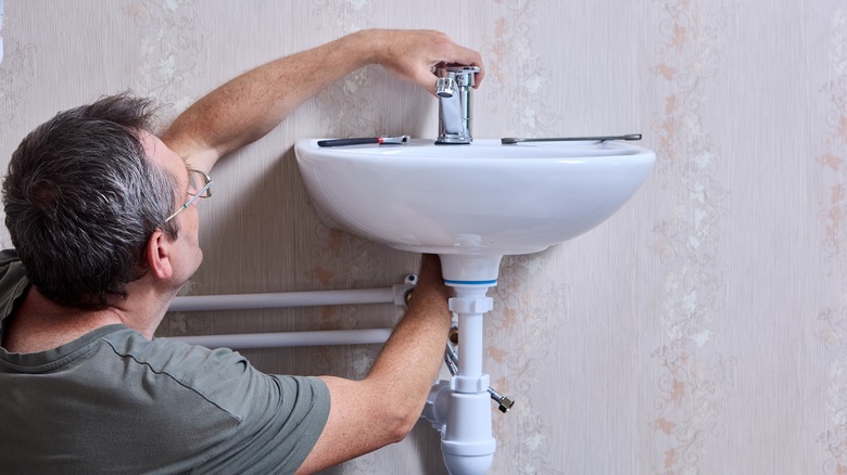 Man installing a new faucet