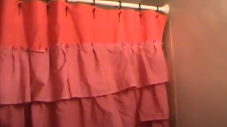 Making ruffled curtains from sheets