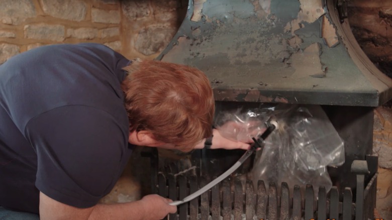 man inserting a chimney balloon