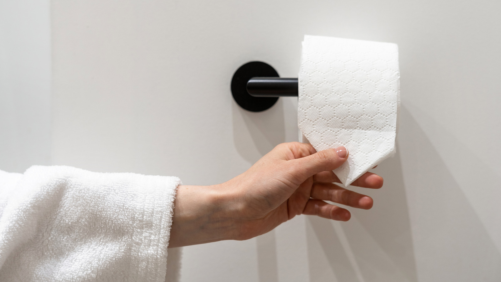 https://www.housedigest.com/img/gallery/how-to-stamp-your-toilet-paper-roll-for-a-fancy-hotel-finish/l-intro-1688147604.jpg