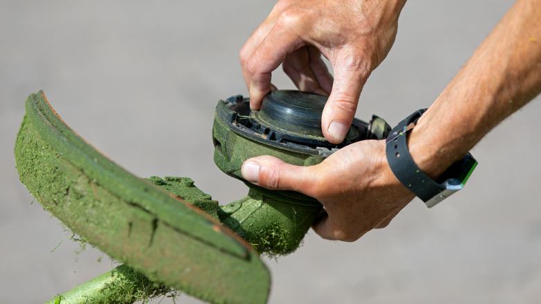 replacing weed trimmer head