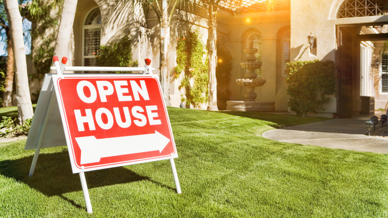 open house sign front yard