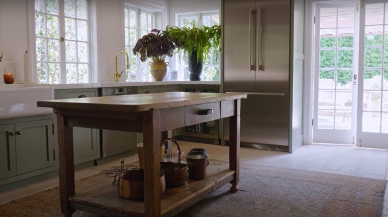 earth toned kitchen