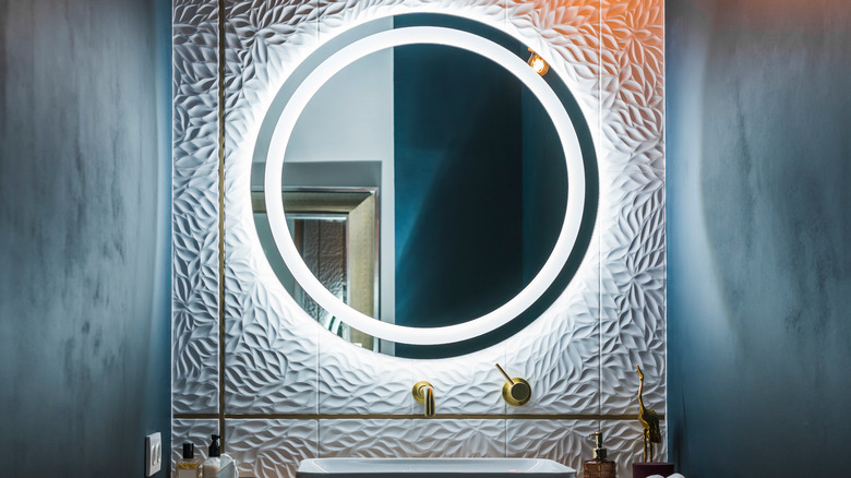 light up mirror over bathroom sink