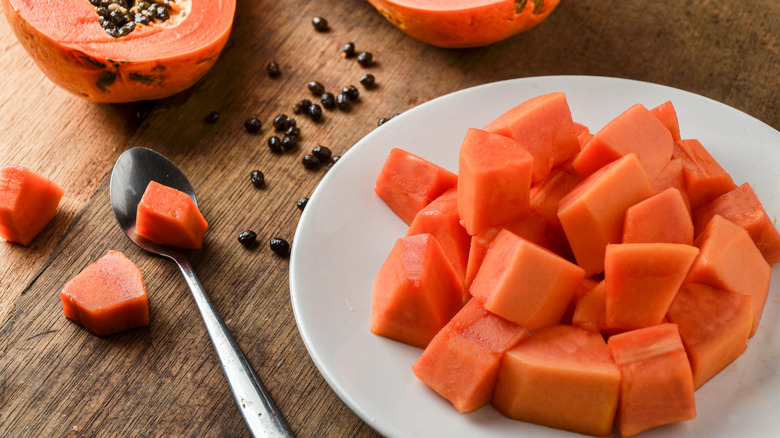 papaya cuts on plate