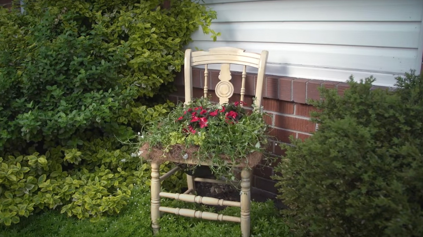 How To Turn An Old Plastic Lawn Chair Into A Chic Planter For Your Garden